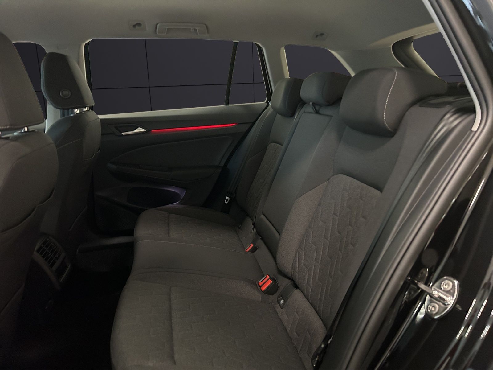 Fahrzeugabbildung Volkswagen Golf VIII Variant eTSI Life DSG LED Navi AID HUD