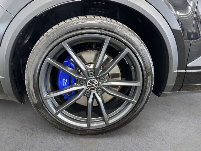 T-Roc R 2.0 TSI BLACK AKRA+IQ.LIGHT+PANO+AKRA+NA