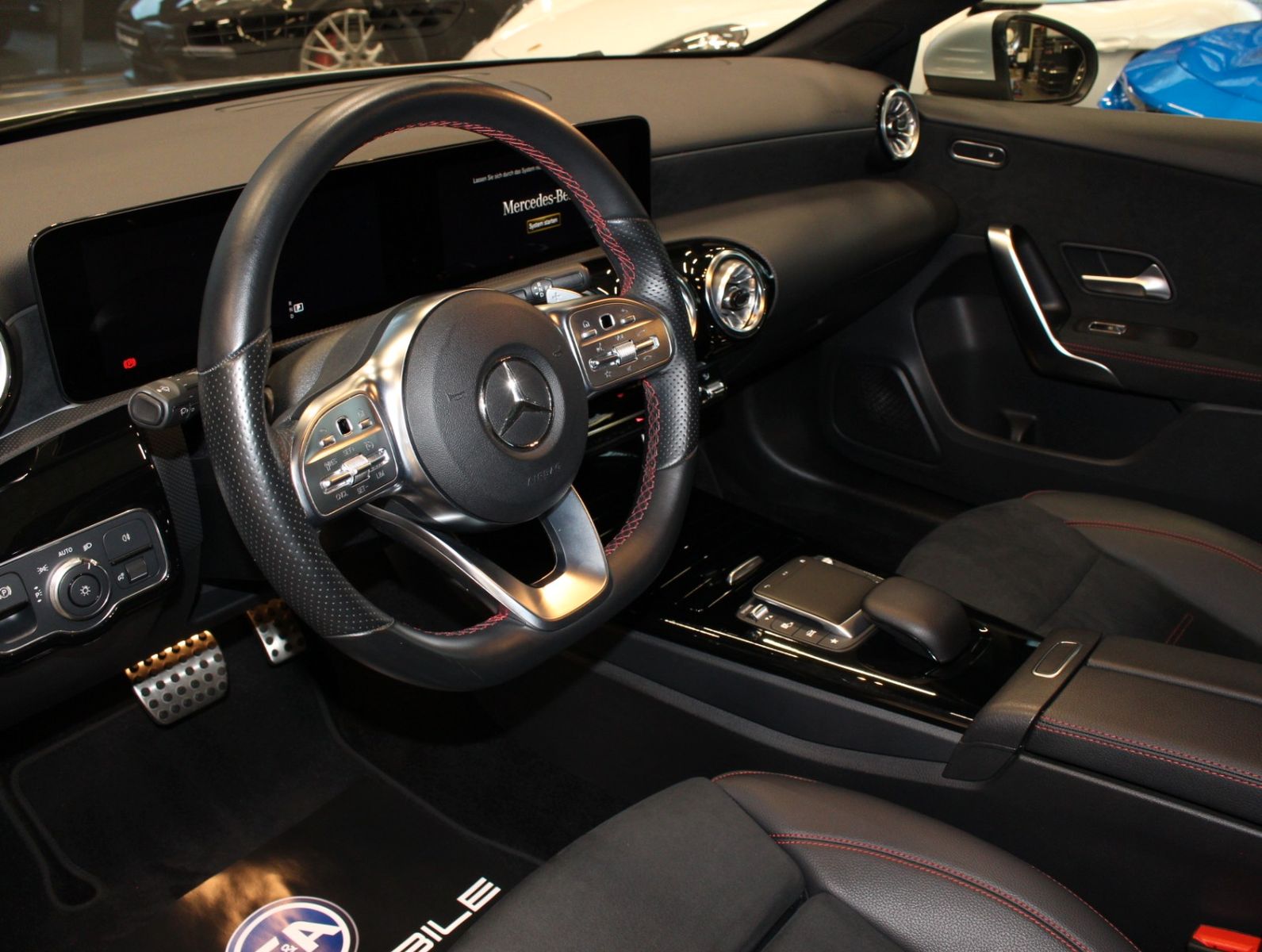 Fahrzeugabbildung Mercedes-Benz A 200 Limousine AMG Line Widescreen*Ambiente