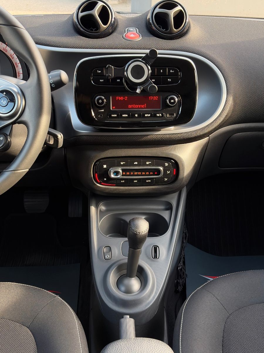 Fahrzeugabbildung Smart ForFour Passion 1.0 Autom. SHZ LIMIT PDC BT USB