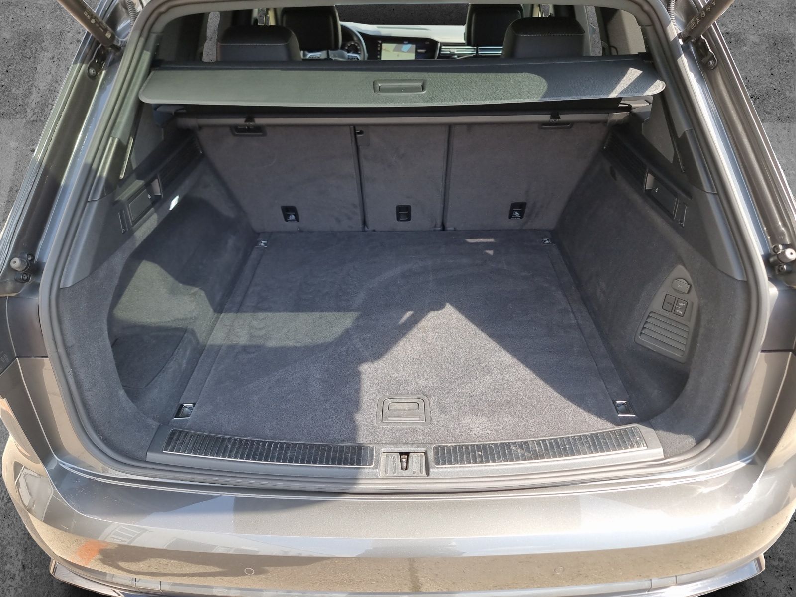 Fahrzeugabbildung Volkswagen Touareg TDI R-Line 4M Matrix STH Luft Pano RFK A