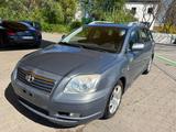 Toyota Avensis Kombi 2.0 D-4D Sol TÜV 11/2026 - Toyota Avensis aus 2004: Kombi
