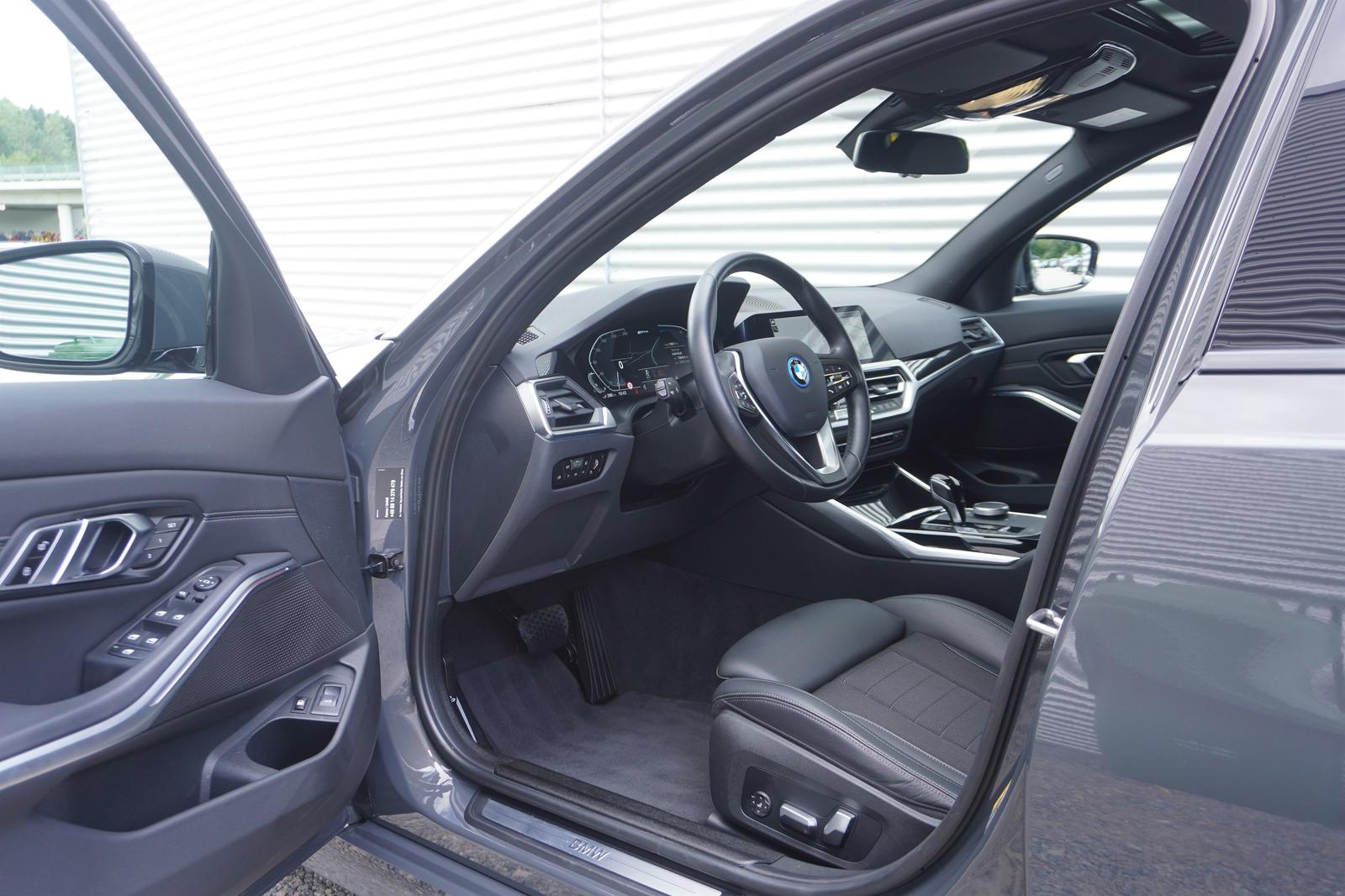 BMW 320e xDrive Touring Sport-Line Glasdach eSitze K