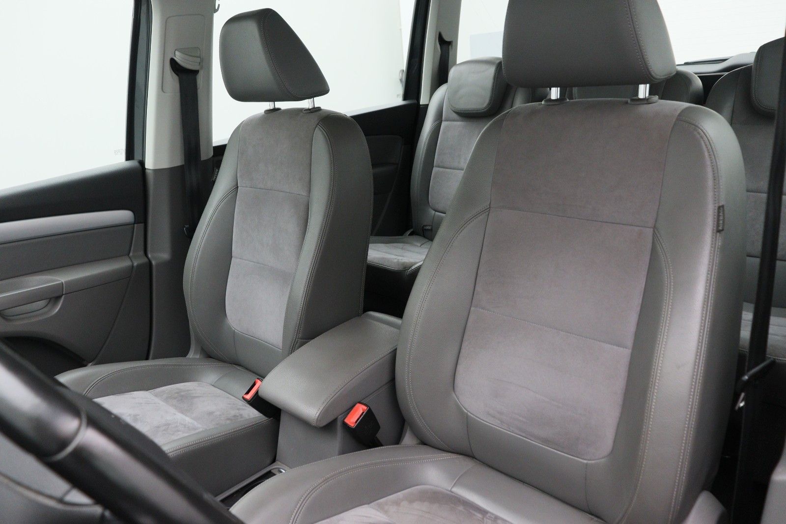 Fahrzeugabbildung Volkswagen Sharan 1.4 TSI Highline BMT