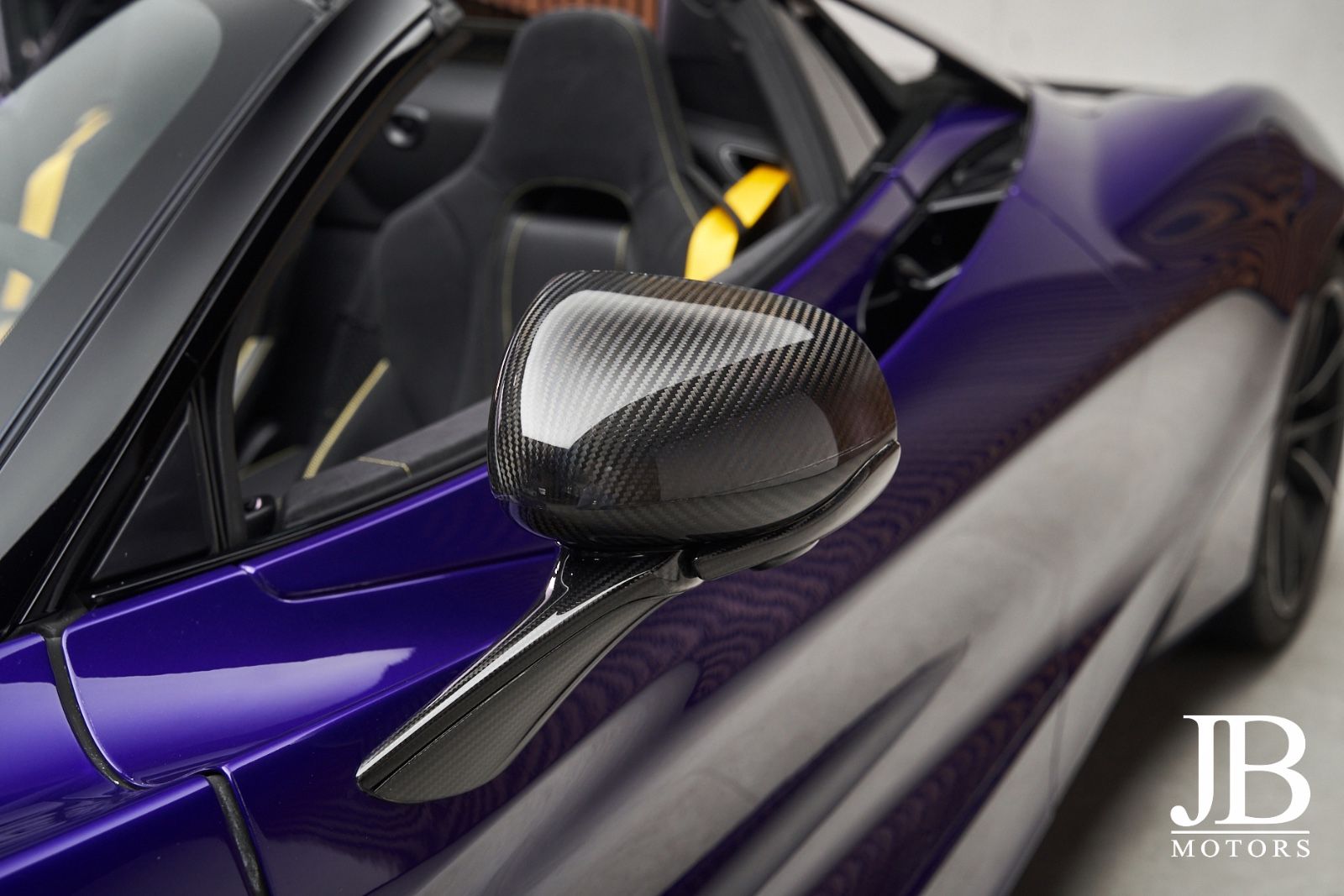 Fahrzeugabbildung McLaren 720s Spider MSO Carbon B&W Sound Lift Novitec
