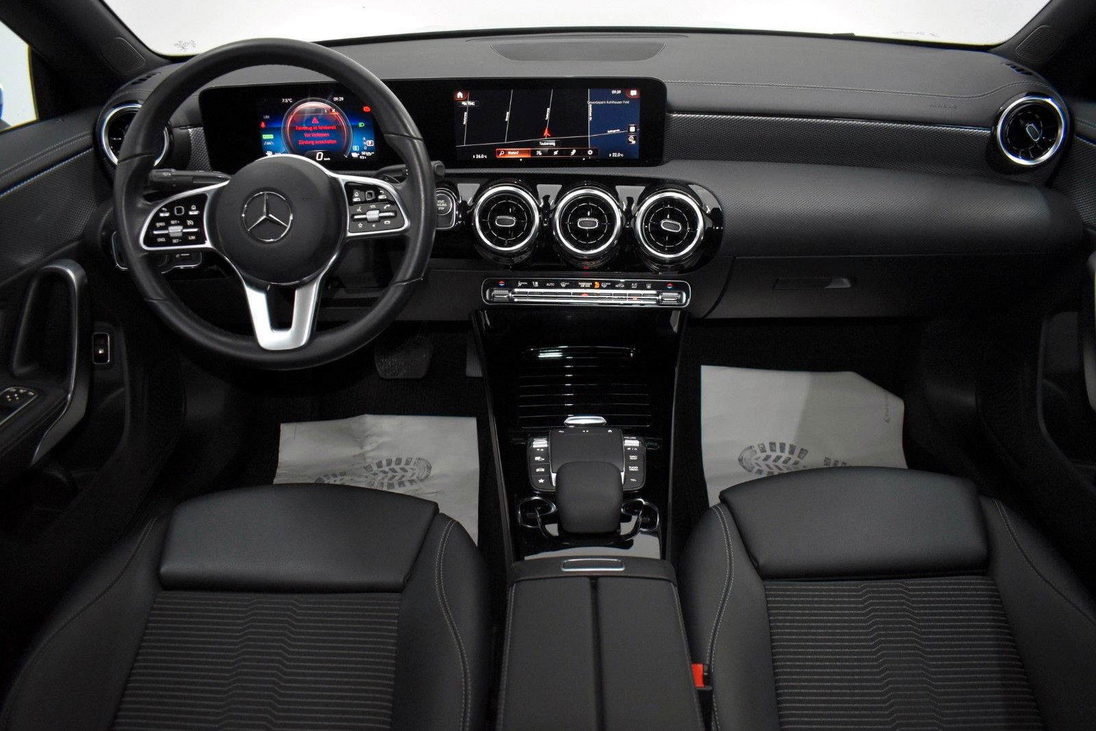 Fahrzeugabbildung Mercedes-Benz CLA 250 e, Progressive T.Leder,Navi,LED,Kamera