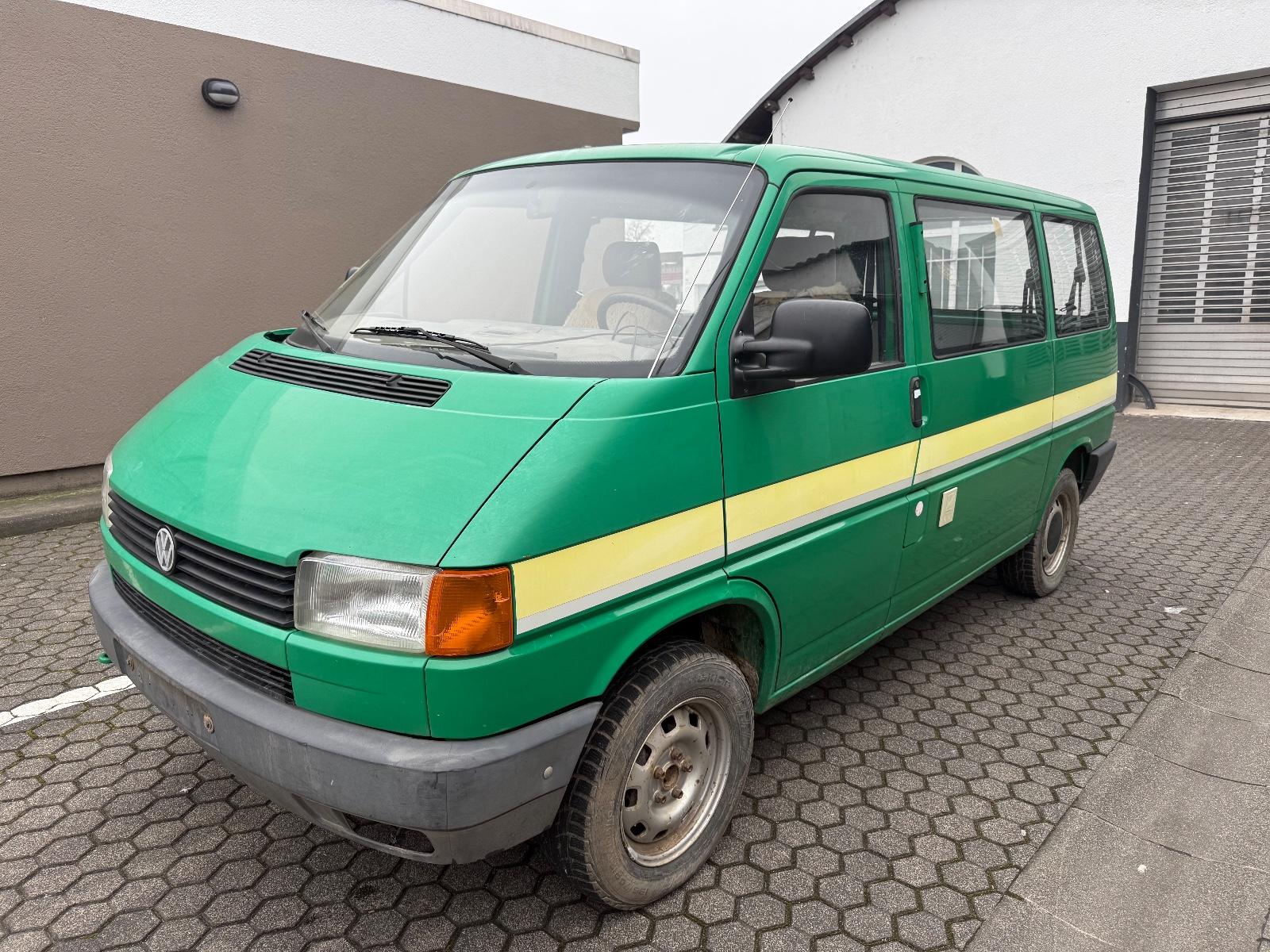 Volkswagen T4 2.5 *TISCH+DACHLUKE+FENSTERBUS*