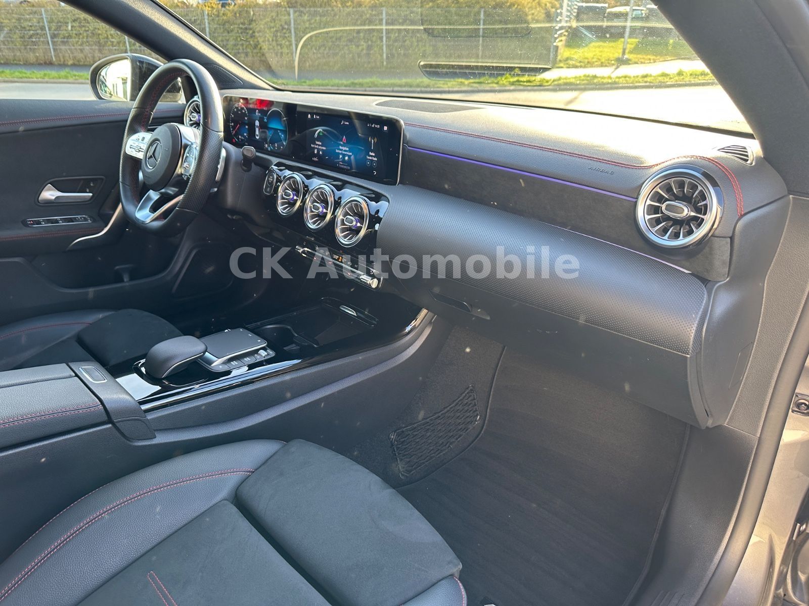 Fahrzeugabbildung Mercedes-Benz CLA 200 AMG-Line/Night-Paket/Navi/LED/AHK