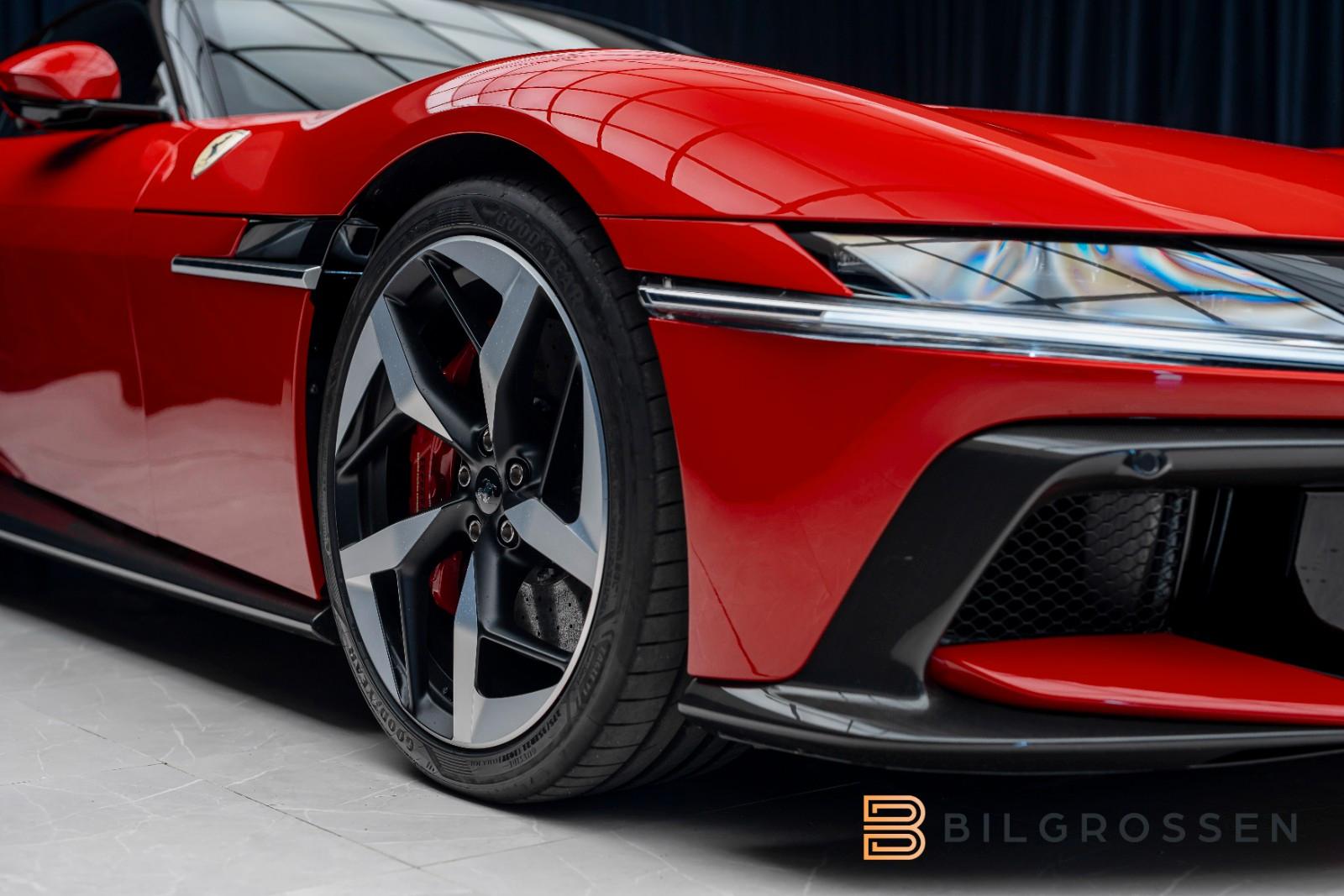 Ferrari Coupe 6.5 V12 CARBON LIFT PASSENGER DISPLAY