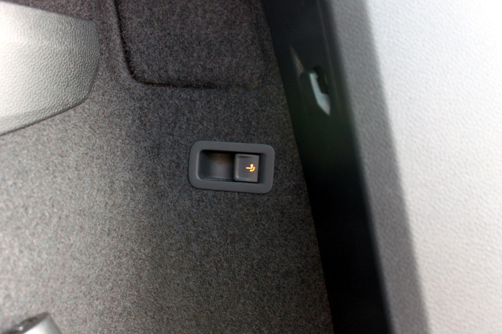 Fahrzeugabbildung SKODA Karoq Amb. 2.0 TDI 4x4 DSG ACC LED PANO KAM AHK