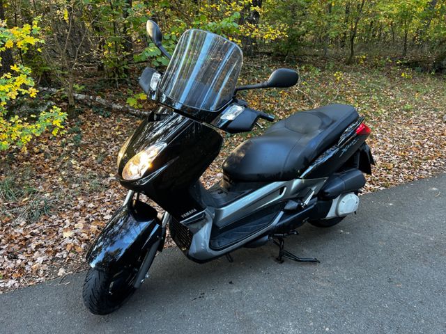 Yamaha X-Max 250