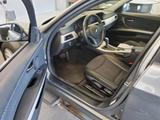 BMW 318i Automatik Pano Xenon Navi Komf HiFi - BMW 318 aus 2011: 318i