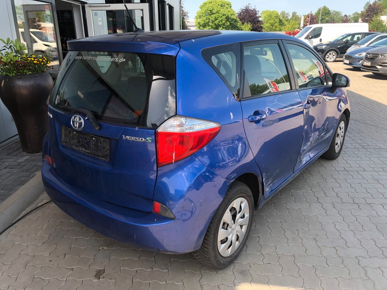 Fahrzeugabbildung Toyota Verso-S Life Unfall Beifahrerseite