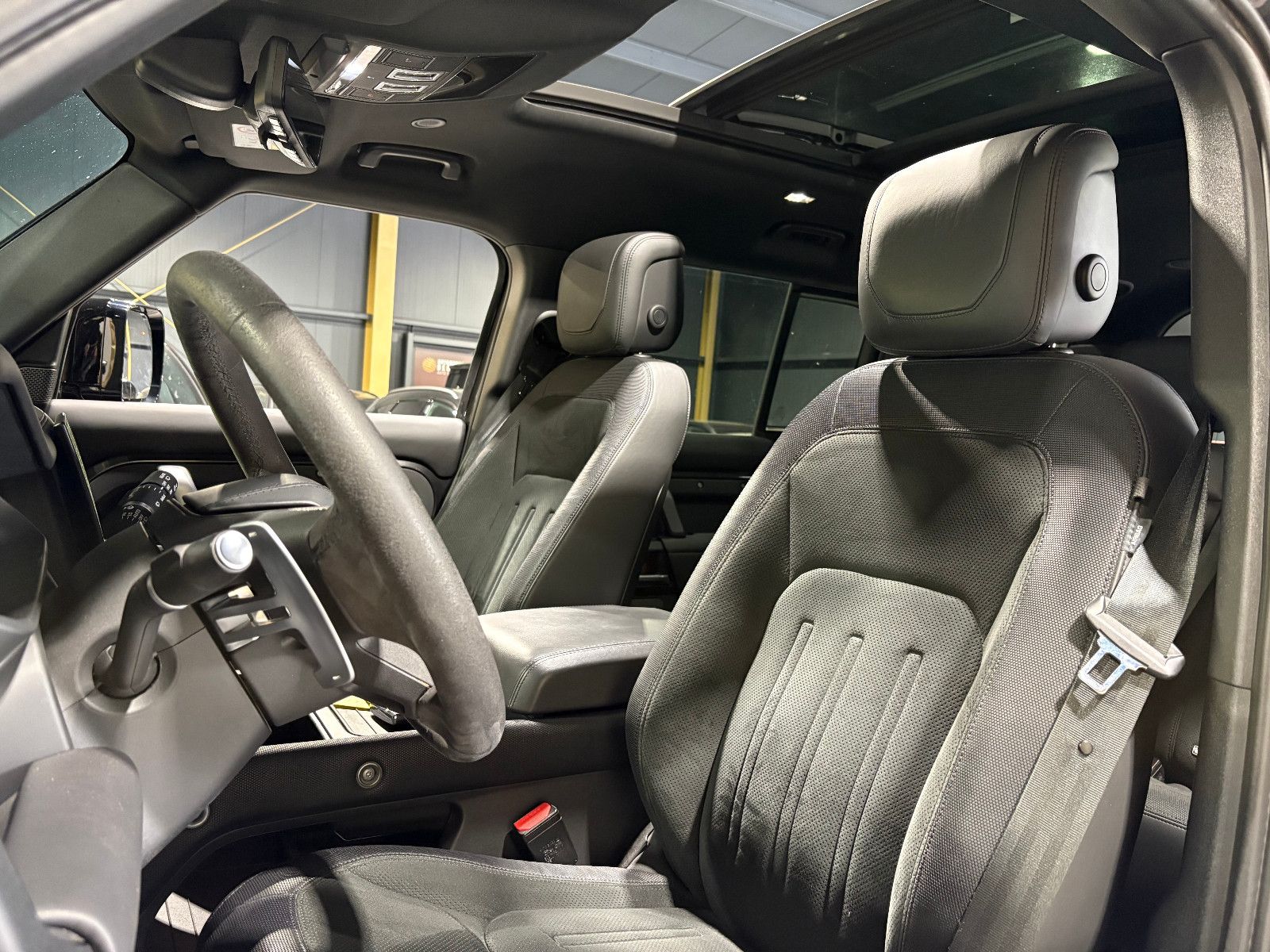 Fahrzeugabbildung Land Rover Defender 110 V8/PANO/ACC/HEAD-UP/360°/APPLE/AMBI