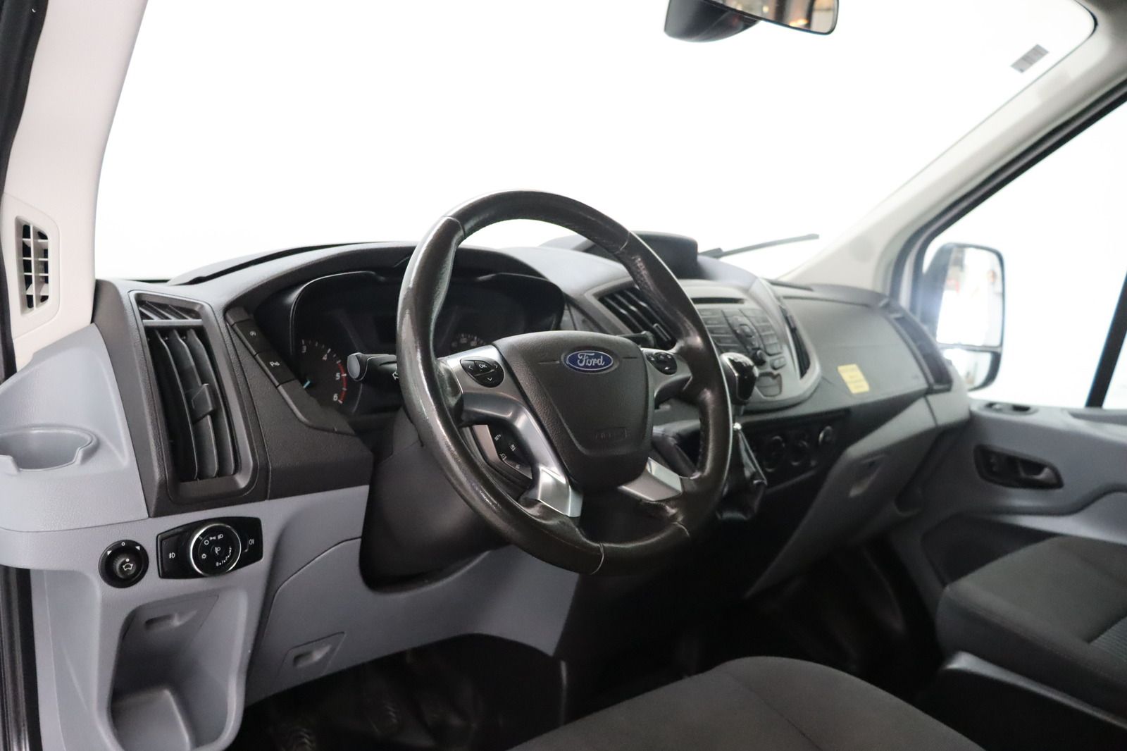 Fahrzeugabbildung Ford Transit 350 L2H2 * Rollstuhlrampe* RFK *