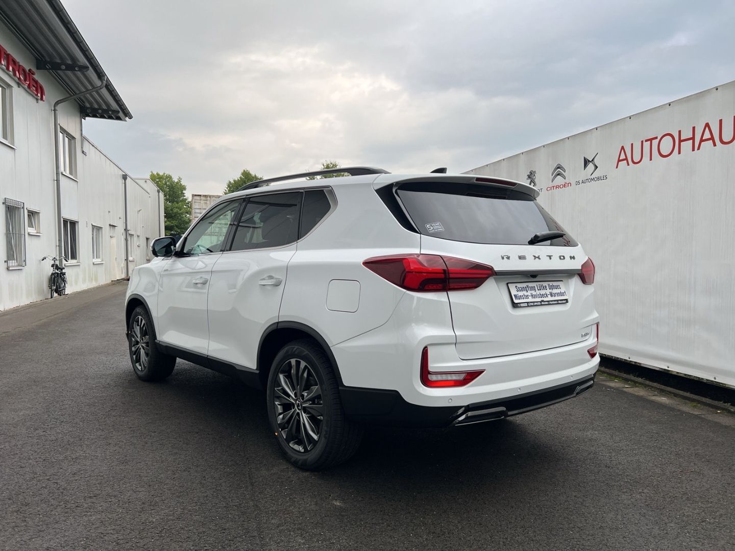 Fahrzeugabbildung KGM Rexton Blackline 4x2 e-XDi  3,5 t AHK-Last
