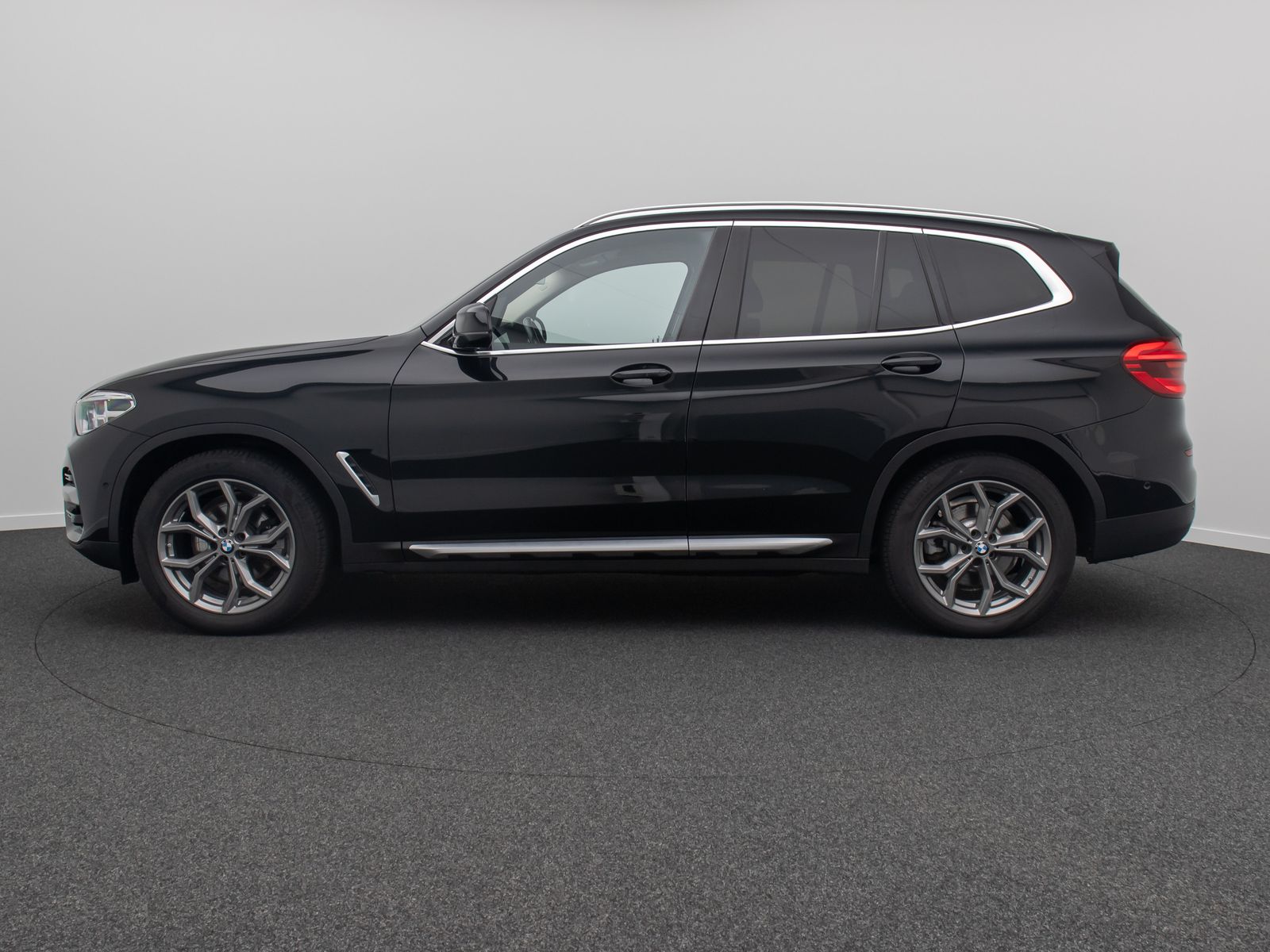 Fahrzeugabbildung BMW X3 xD20d xLine Kamera HUD DAB Alarm Komfort 19"
