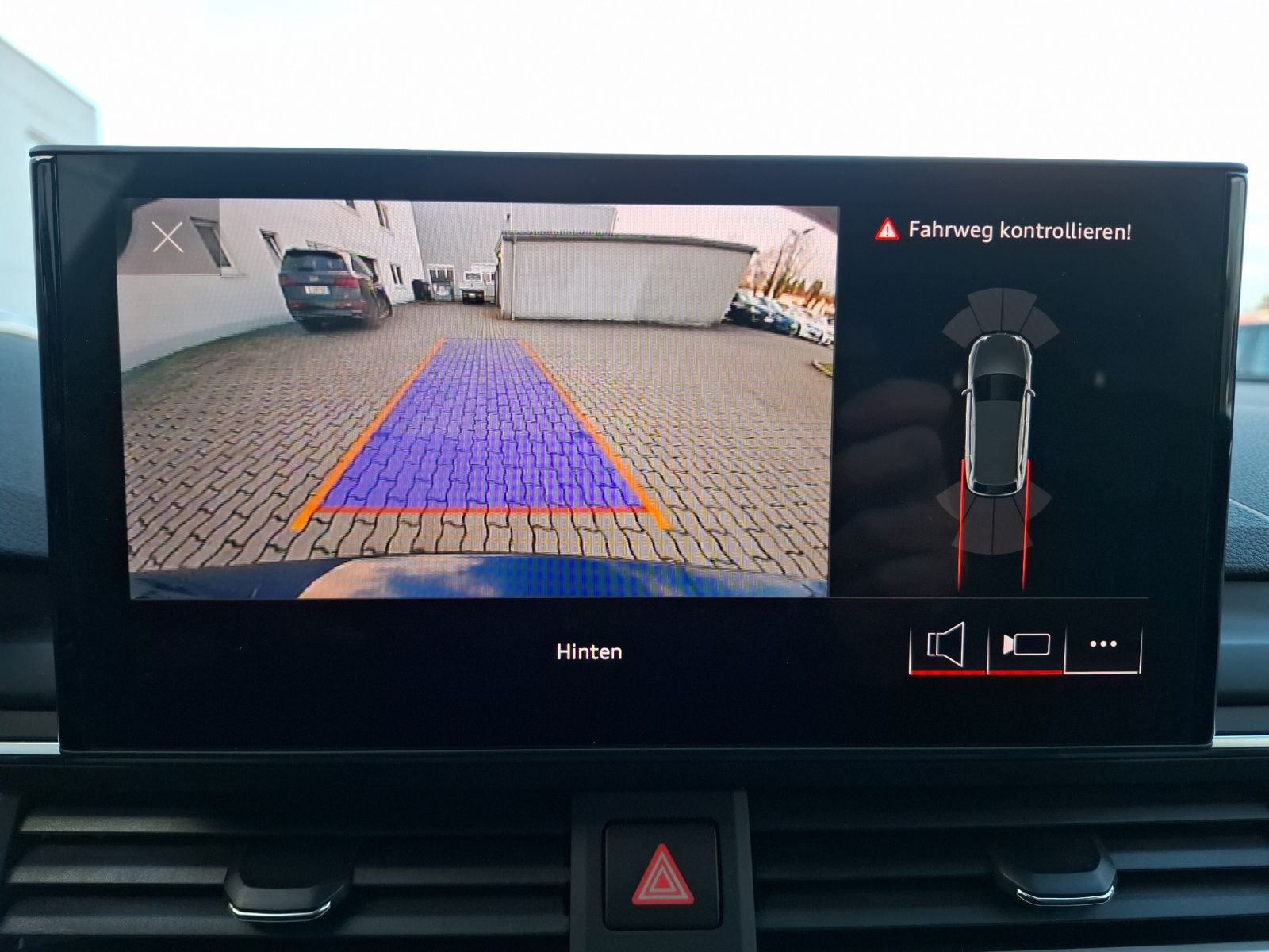 Fahrzeugabbildung Audi A4 Avant 35 TDI S-tronic LED Navi AID GRA RFK Le