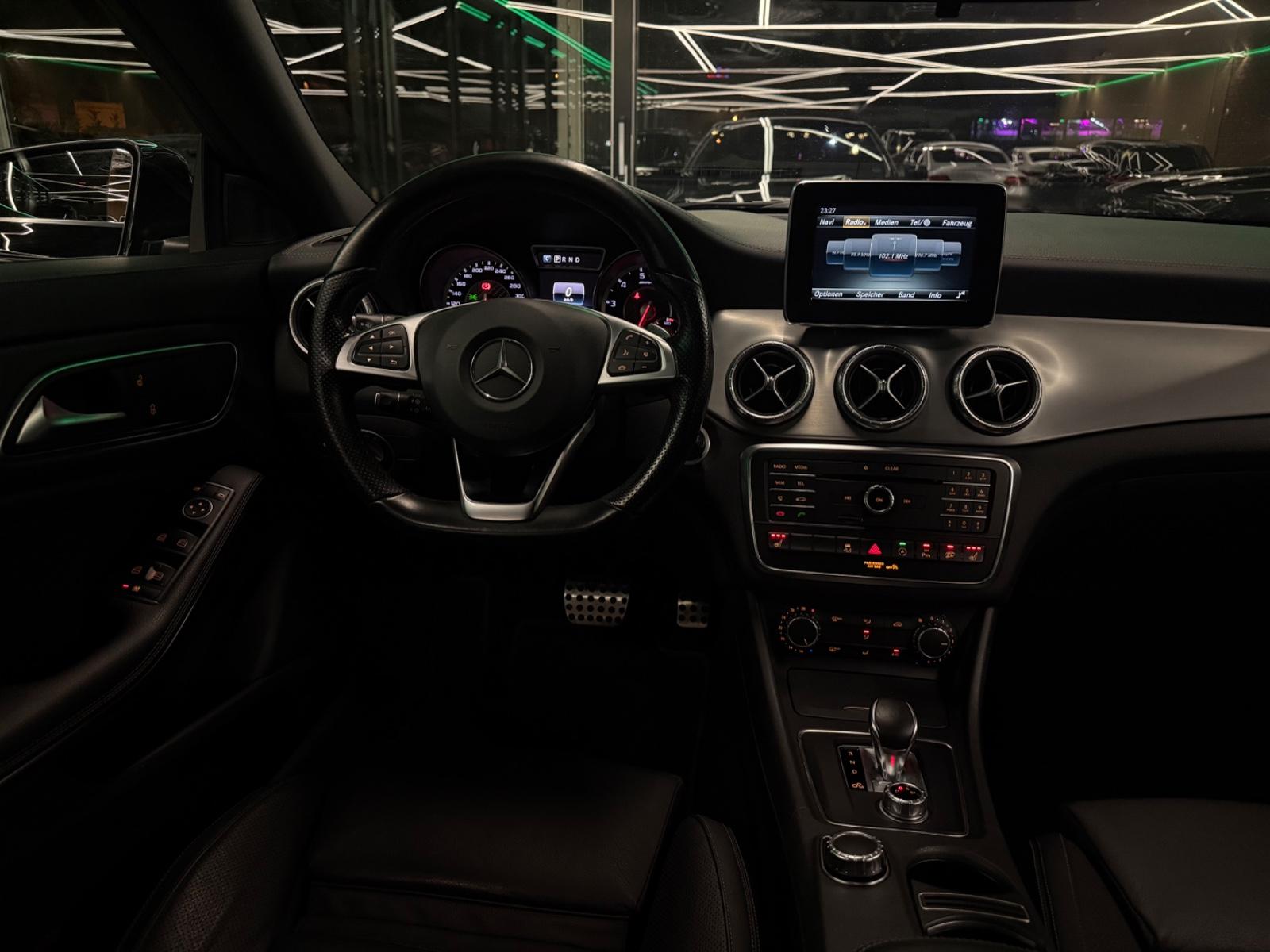 Mercedes-Benz CLA 45 AMG Shooting Brake 381 ch BVA 4Matic / Toit panoramique / Caméra de recul / Cuir / Bi-Xénon