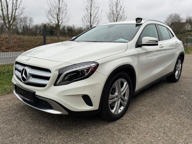 Mercedes-Benz GLA 250 * 1. HAND * GARANTIE * KAMERA * BI-XENON