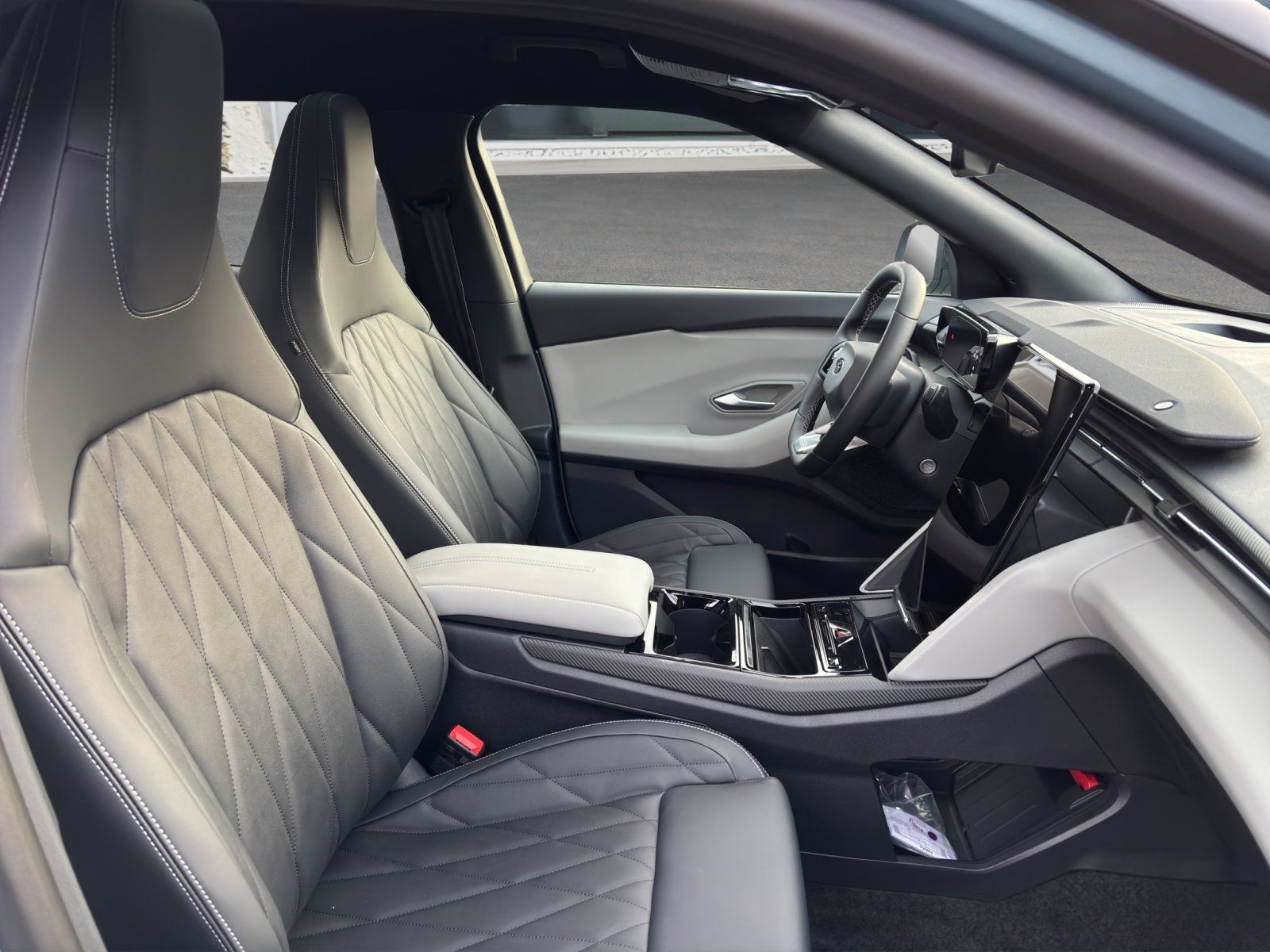 Fahrzeugabbildung Ford Explorer Premium RWD #Fahrerassistenz-Paket