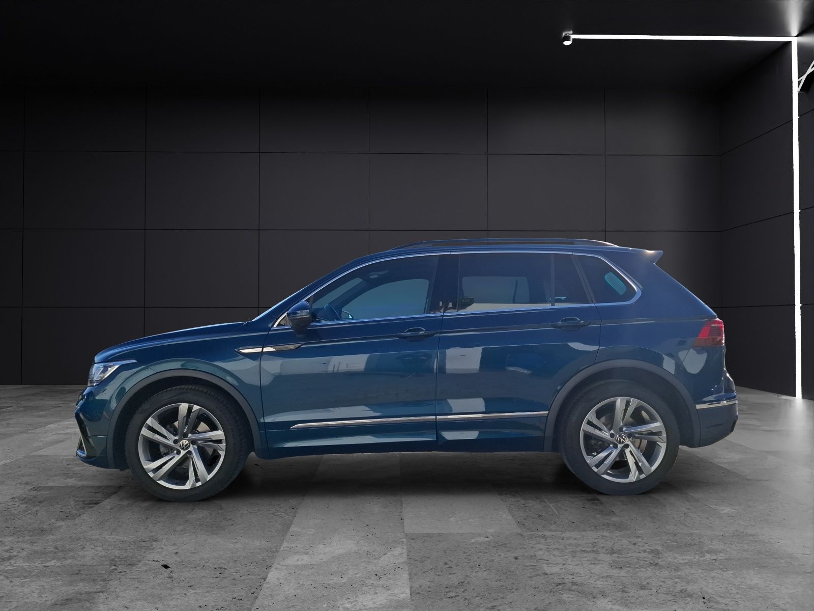 Fahrzeugabbildung Volkswagen Tiguan TSI R-line DSG Matrix Navi AID ACC 360° P
