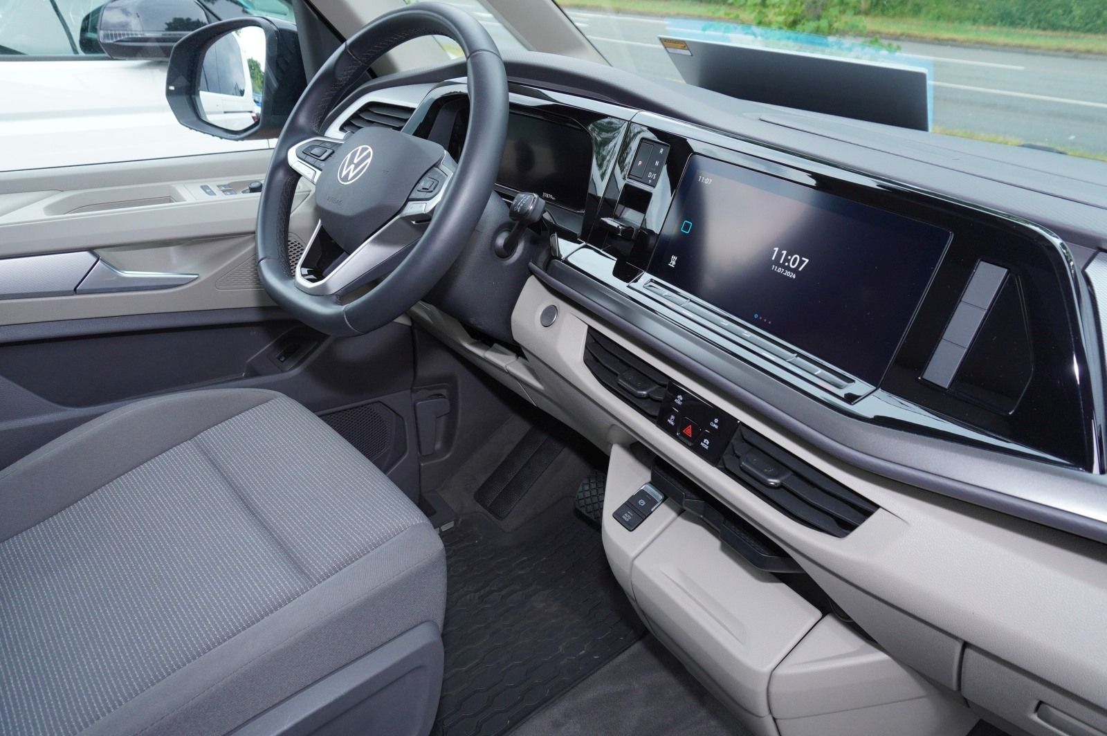 Fahrzeugabbildung Volkswagen T7 Multivan 1.4 TSI eHybrid Alu Klima 3-Zonen Pa