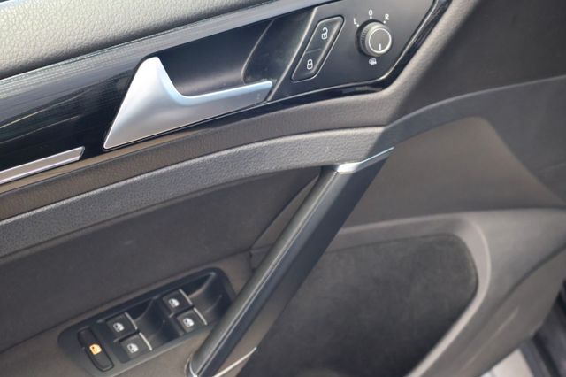 Volkswagen Golf VII Variant Highline LED Navi PanoSchiebe.