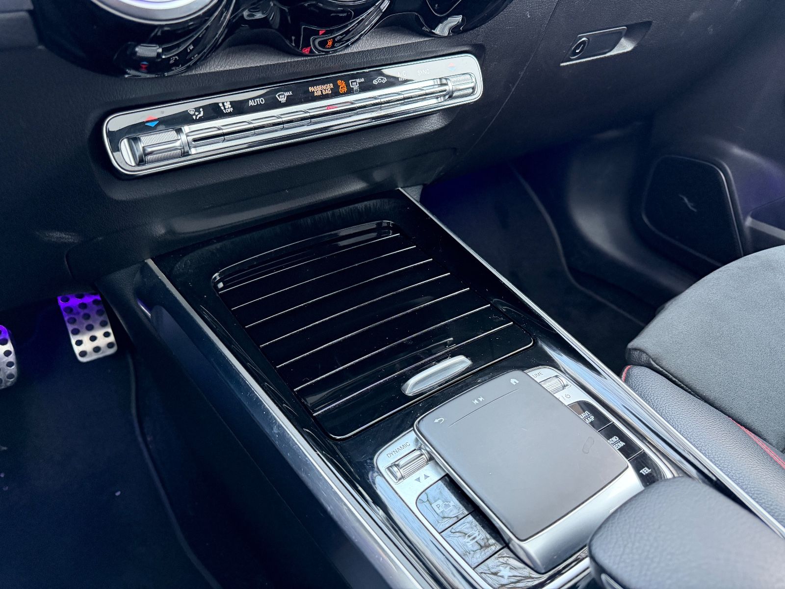 Fahrzeugabbildung Mercedes-Benz GLB 250 AMG 4Matic*PANO*MEMO*MULTIBEAM*360°KAM