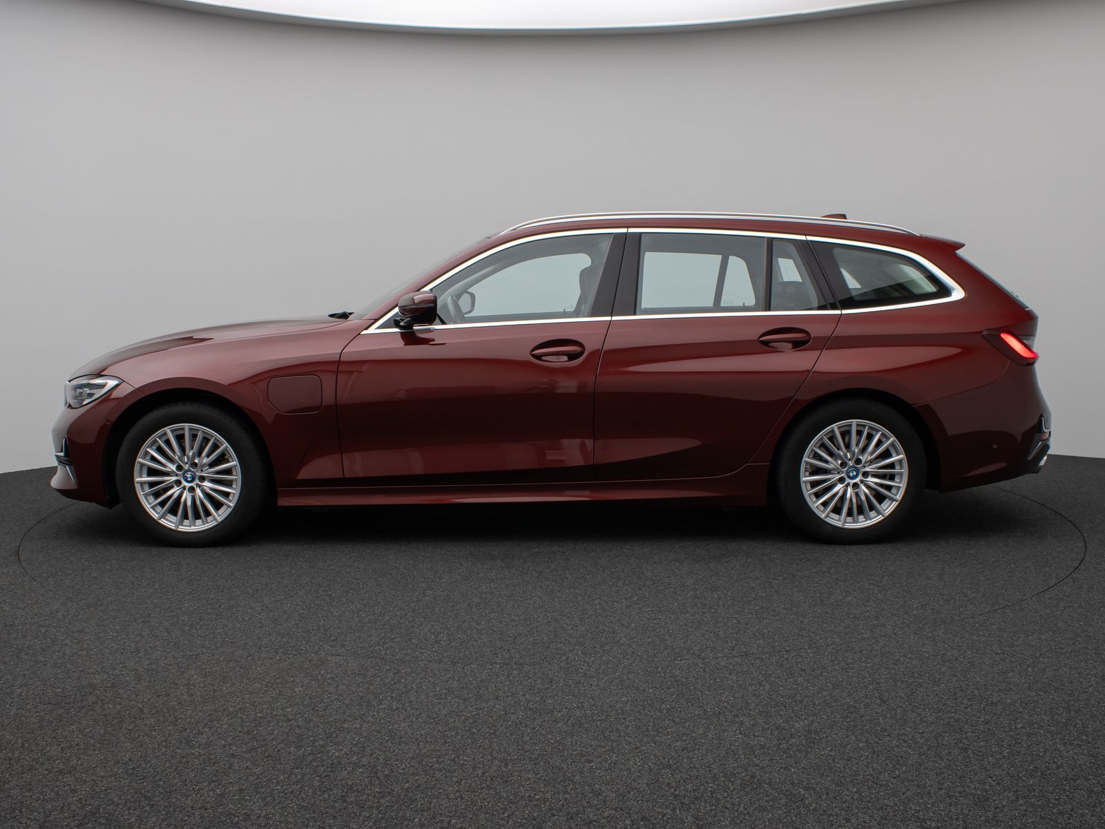 Fahrzeugabbildung BMW 320e Luxury Line Panorama Kamera DAB AHK Alarm