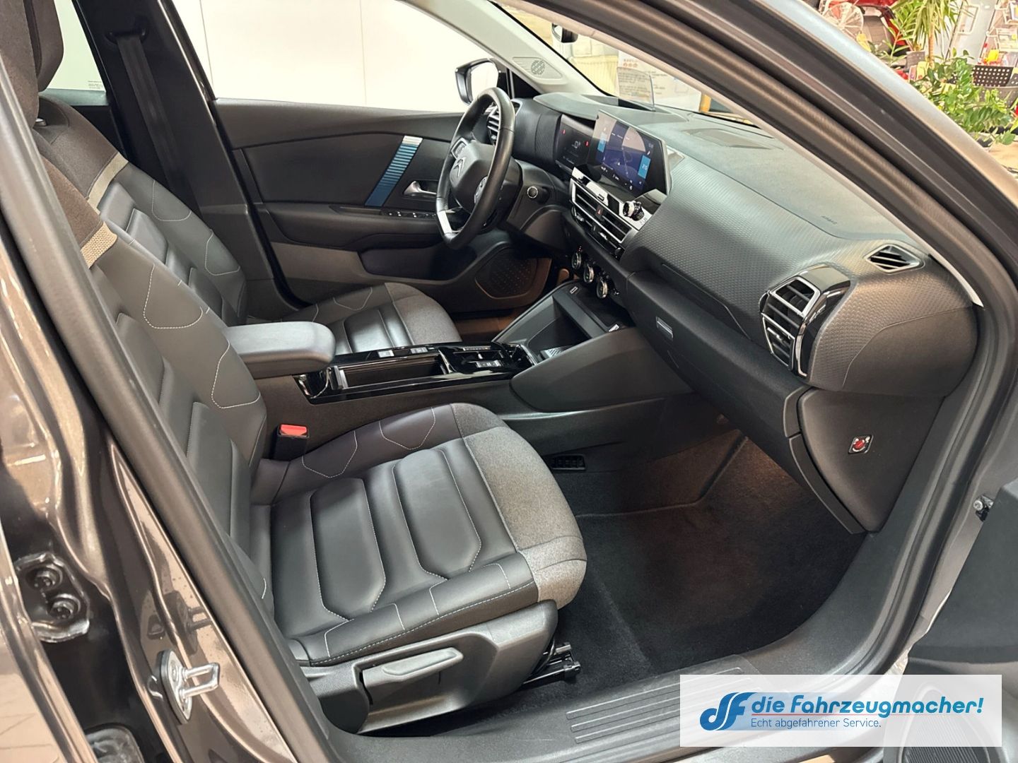 Fahrzeugabbildung Citroën C4 e- Shine HUD Navi 360 Kamera LED Apple CarPla