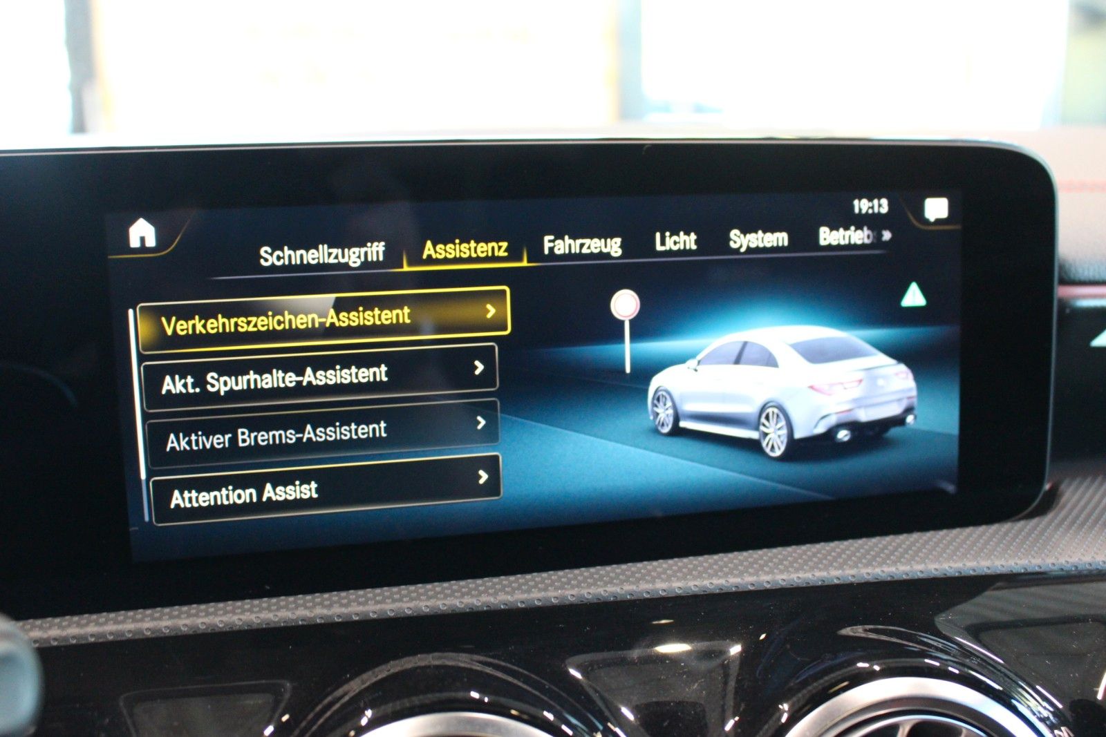 Fahrzeugabbildung Mercedes-Benz CLA 35 AMG 4Matic 1. Hand*Pano*Ambiente*MWST
