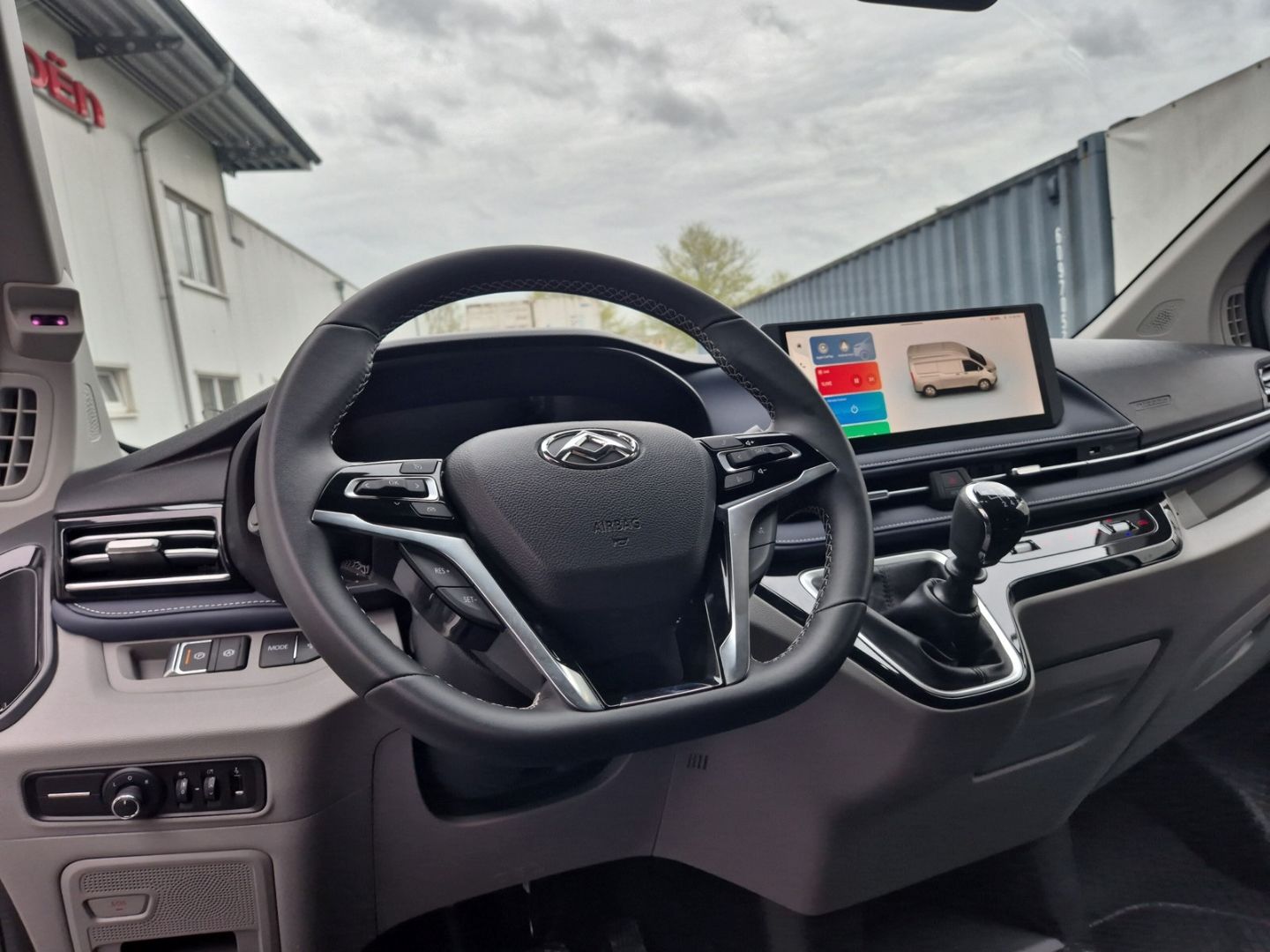 Fahrzeugabbildung Maxus Deliver7 2.0 TDCi KW L2 El. Schiebetüren CarPlay