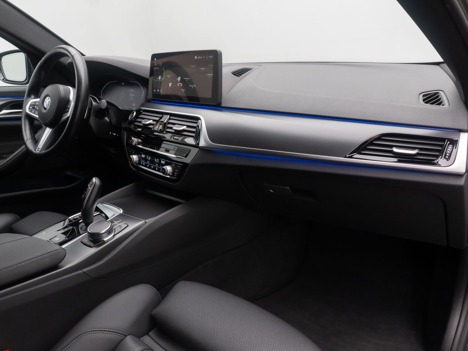 Fahrzeugabbildung BMW 520d M Sport Laser AHK HUD DAB Kamera Komfort