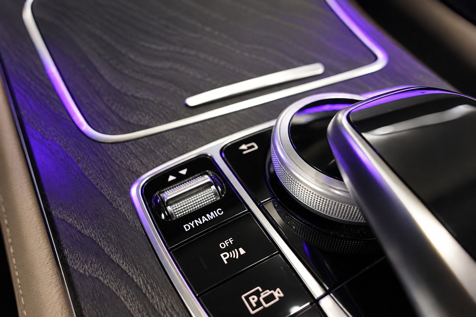 Fahrzeugabbildung Mercedes-Benz E E 300 Coupe *AMG-Line*Ambiente*360°KAM*Memory