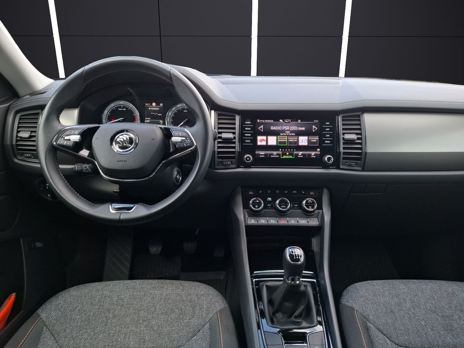 Fahrzeugabbildung SKODA Kodiaq TSI Clever Matrix AHK Navi ACC RFK SH 19"