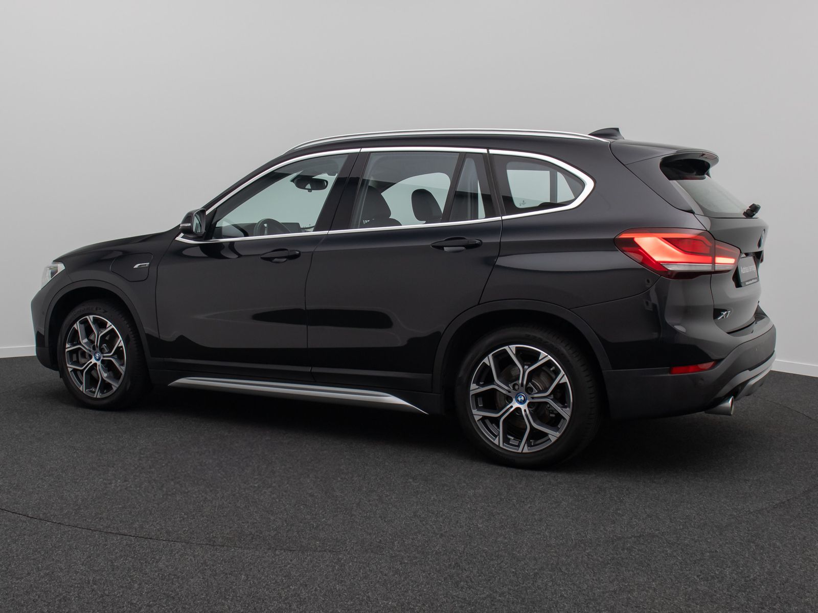 Fahrzeugabbildung BMW X1 xD25e xLine HUD DAB Parkassist Komfort Alarm