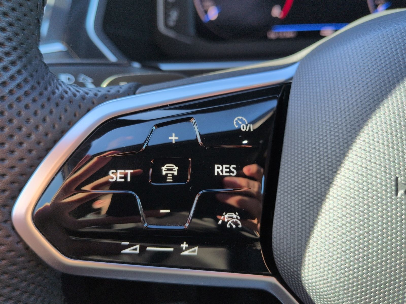 Tiguan 1.5 TSI DSG R-Line KAMERA+MATRIX+NAVI