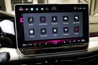 Volkswagen Golf VIII 1.5TSI Life RKam Navi Matrix HuD Totwi