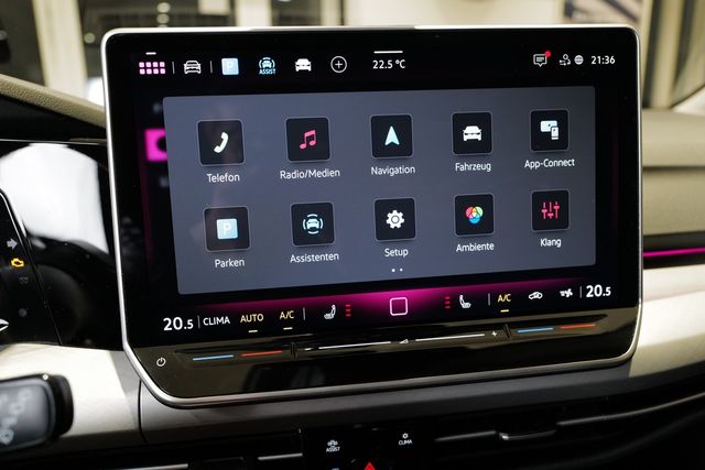 Volkswagen Golf VIII 1.5TSI Life RKam Navi Matrix HuD Totwi