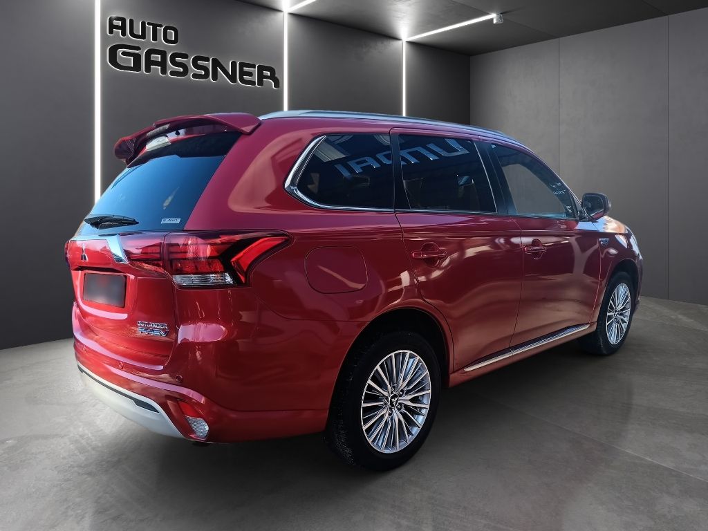 Fahrzeugabbildung Mitsubishi Outlander PHEV 2.4 TOP 4WD Navi Leder SD ACC