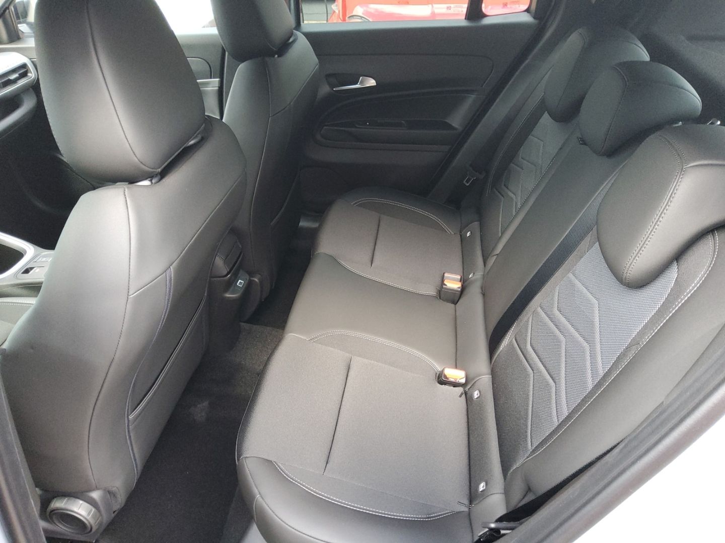 Fahrzeugabbildung Jeep Avenger Summit Sonderlack SHZ, 360°Sensoren, Key