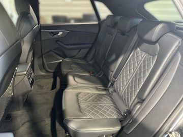 Audi Q8 - 10