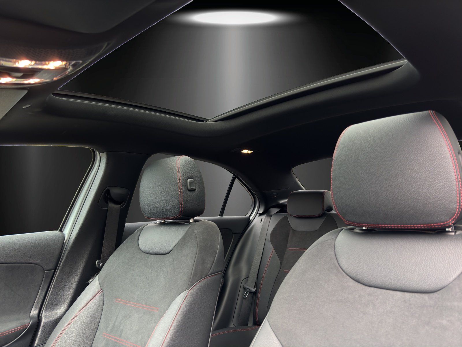 Fahrzeugabbildung Mercedes-Benz A 250 4M Lim AMG Pano NIGHT KeyGO MULTIBEAM