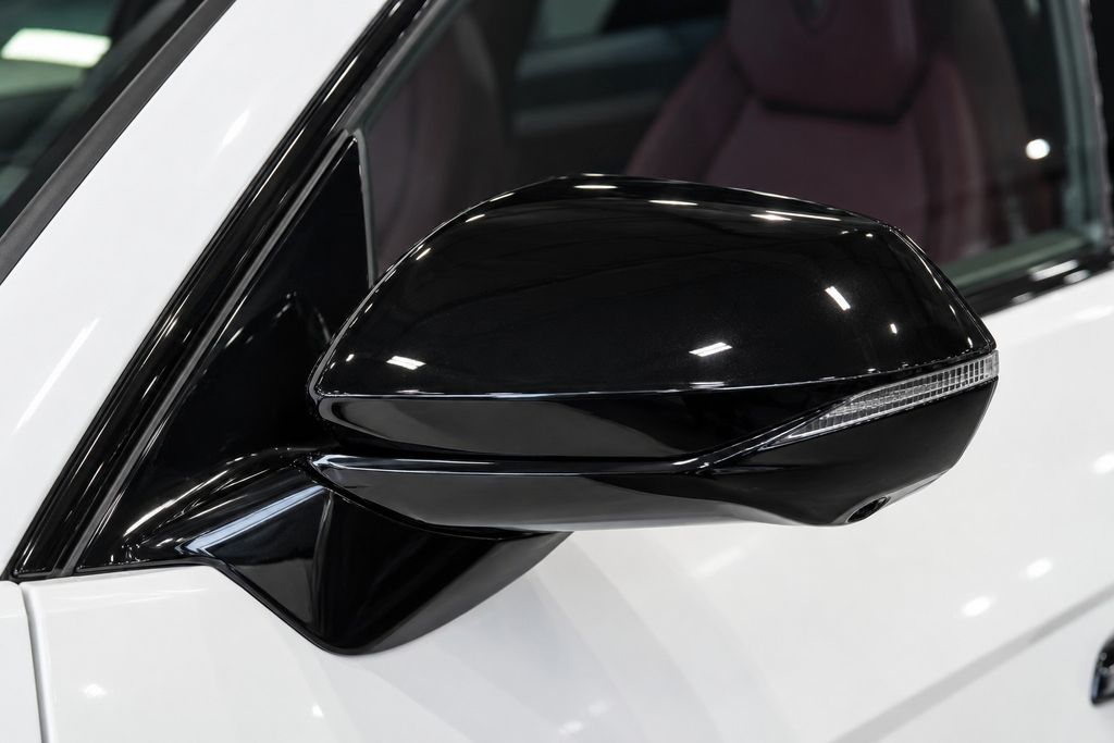 LAMBORGHINI Urus 2025