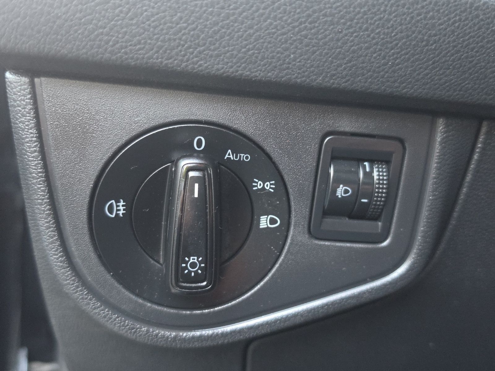 Fahrzeugabbildung Volkswagen Taigo Move AUS 1.HAND APP TEMPOMAT SHZ PDC
