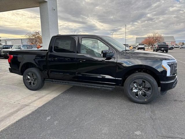 Ford F 150 Lightning Lariat gr. Batterie im Vorlauf