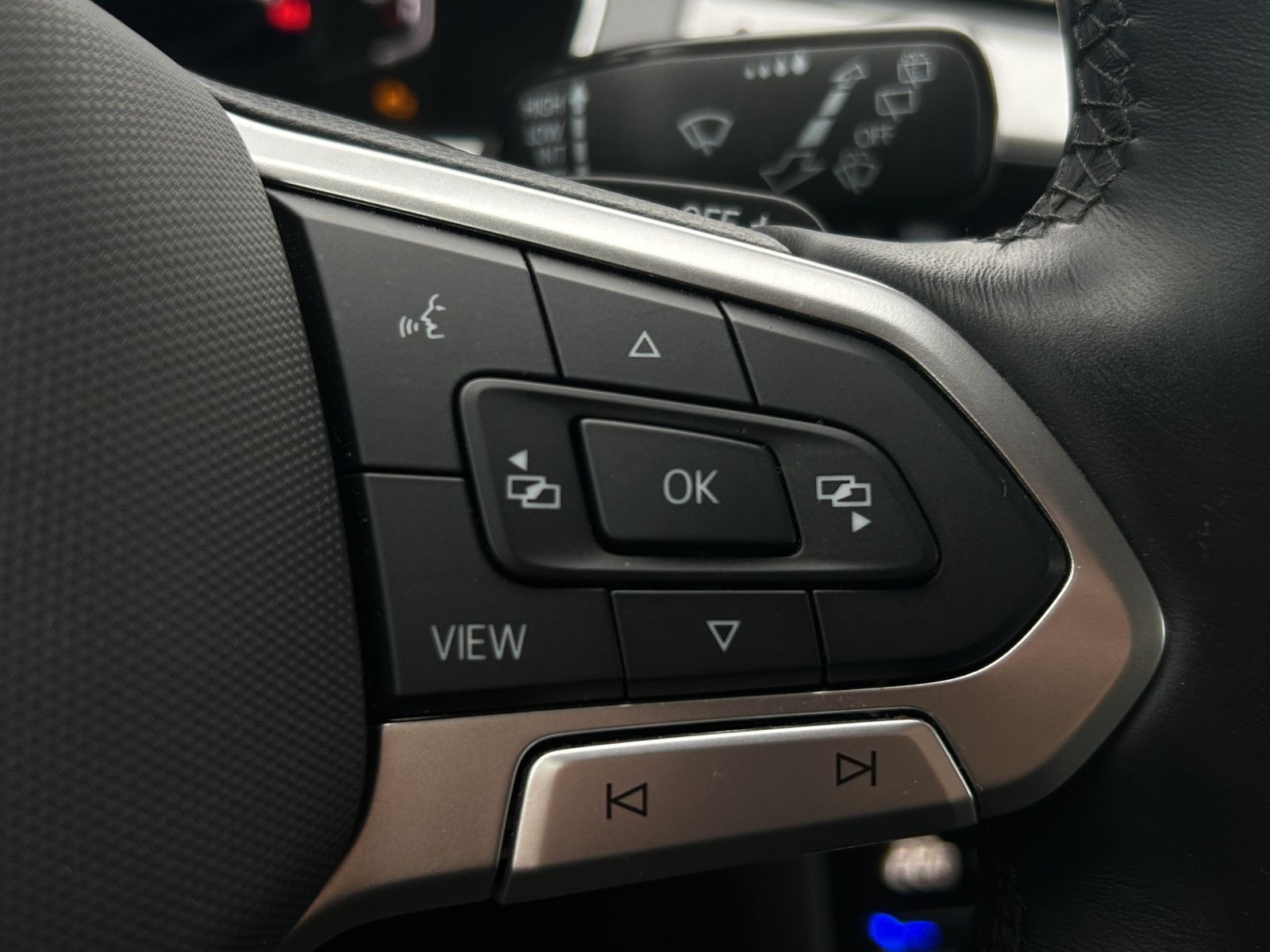 Fahrzeugabbildung Volkswagen Passat Variant TSI Business DSG LED Navi AID ACC