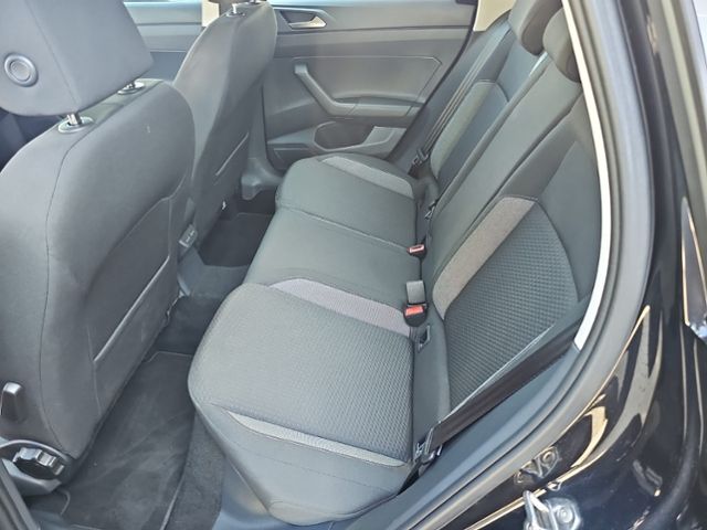Fahrzeugabbildung Volkswagen Taigo 1.5 TSI LIFE AHK SHZ LED ASG KEYLESS KLIMA
