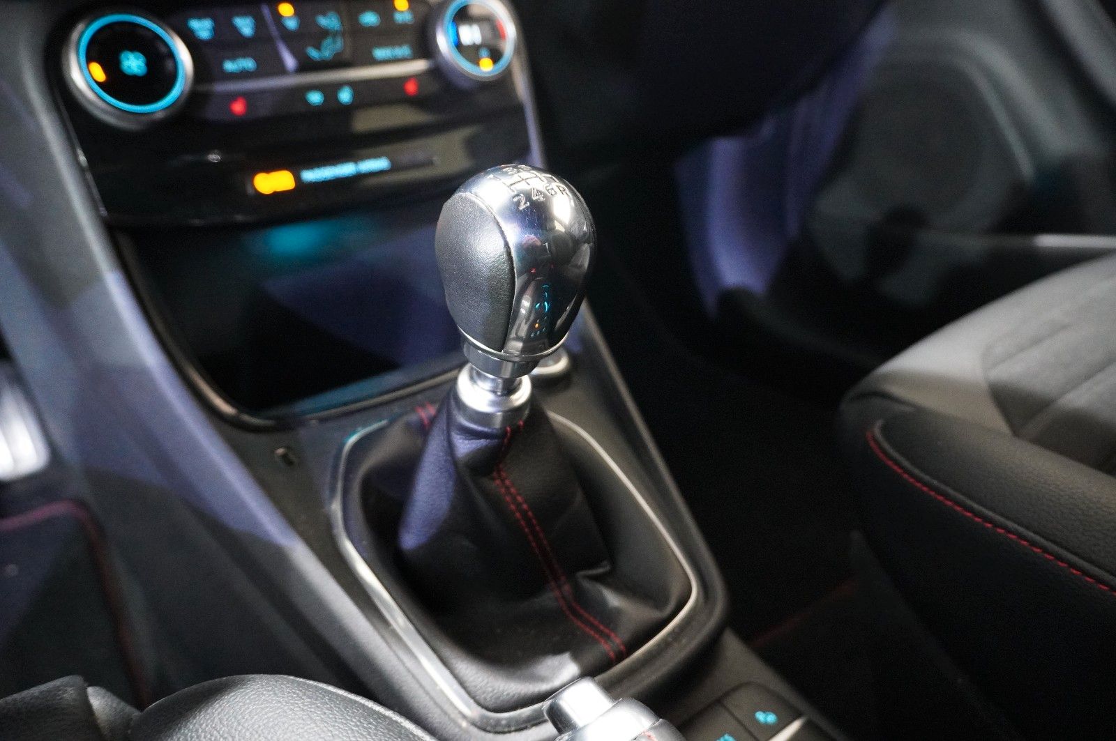 Fahrzeugabbildung Ford Puma 1.0 ST-LINE X NAVI/LED/KAMERA/SPORT/B&O/AHK